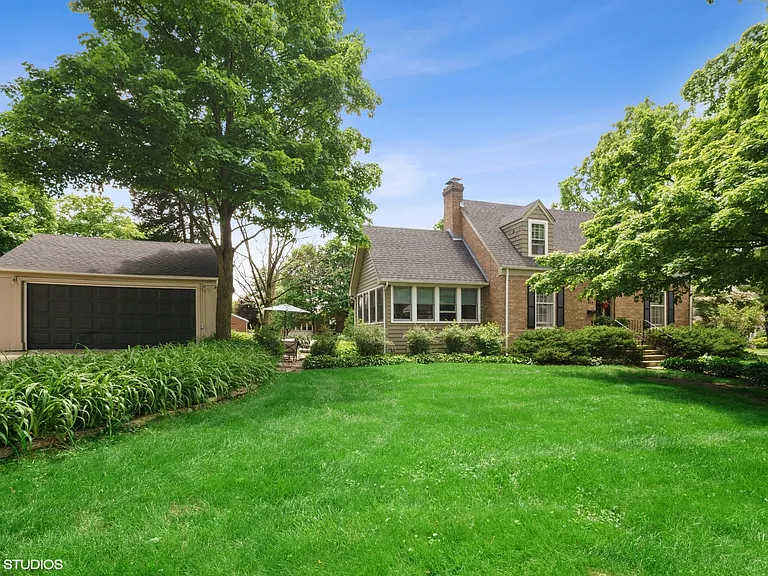 326 W Evergreen St — Photo 15