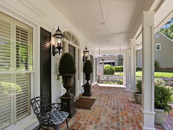 5th image of 428 Autumn Oak Dr