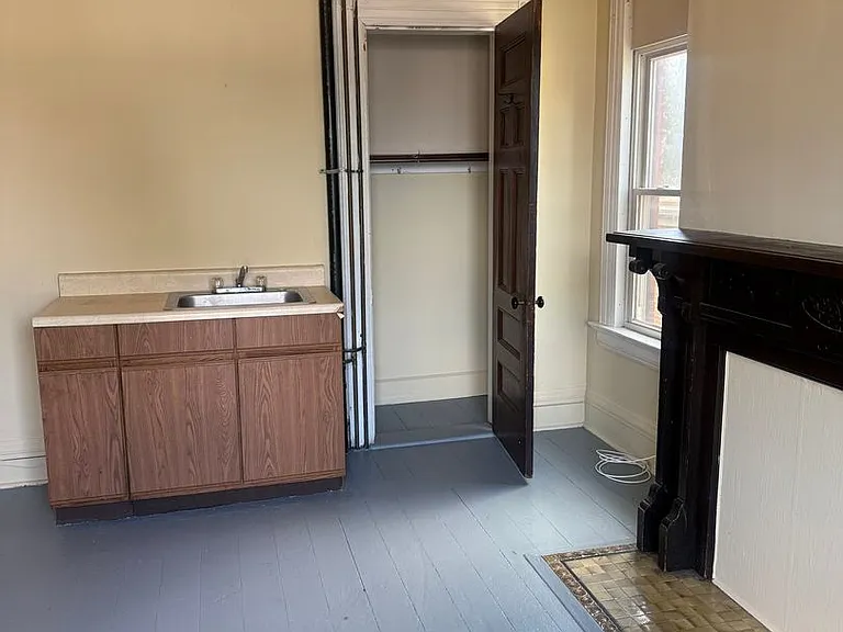 459 Noble Ave — Photo 1
