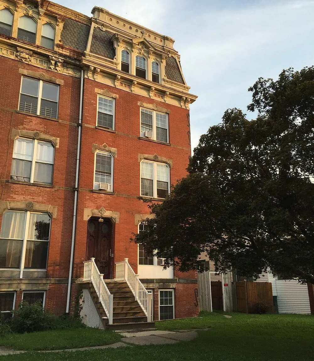 10 Eastman Ter — Photo 1