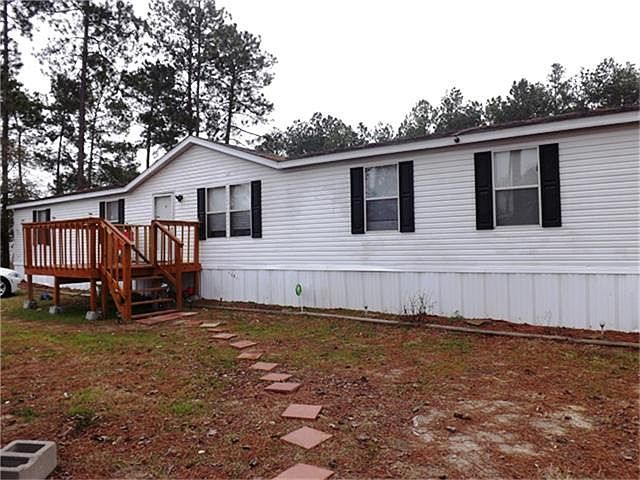 19322 Amy is located in Timberland in Porter. This fabulous 4 BR/3BA has plenty of room for your family!