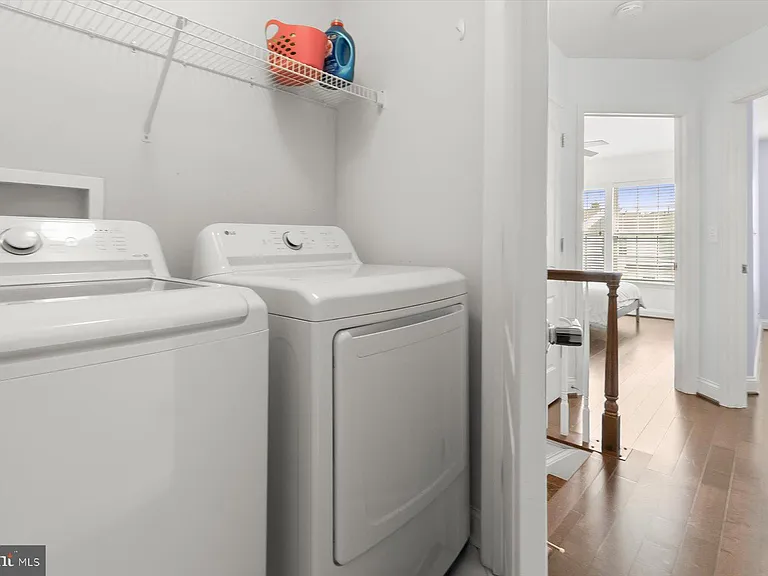 7207 Phelps Hill Ct — Photo 36