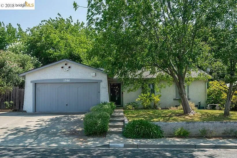 1366 Jensen Dr photo 1