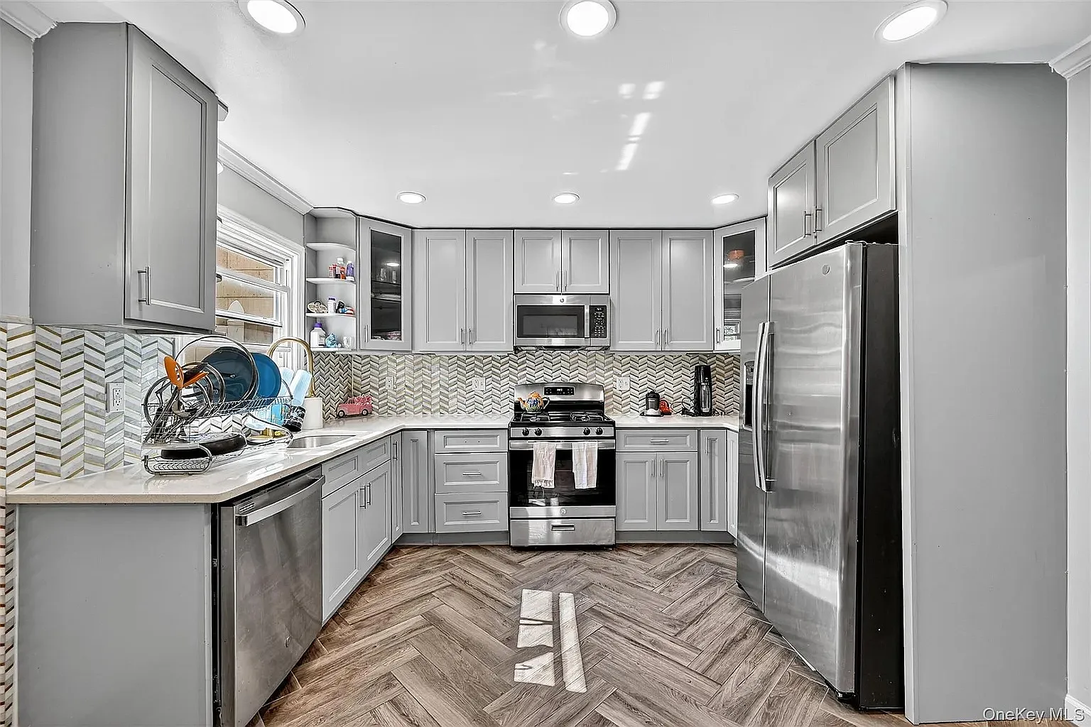 3 bed, 1200 sqft, $3,753 — Photo 1