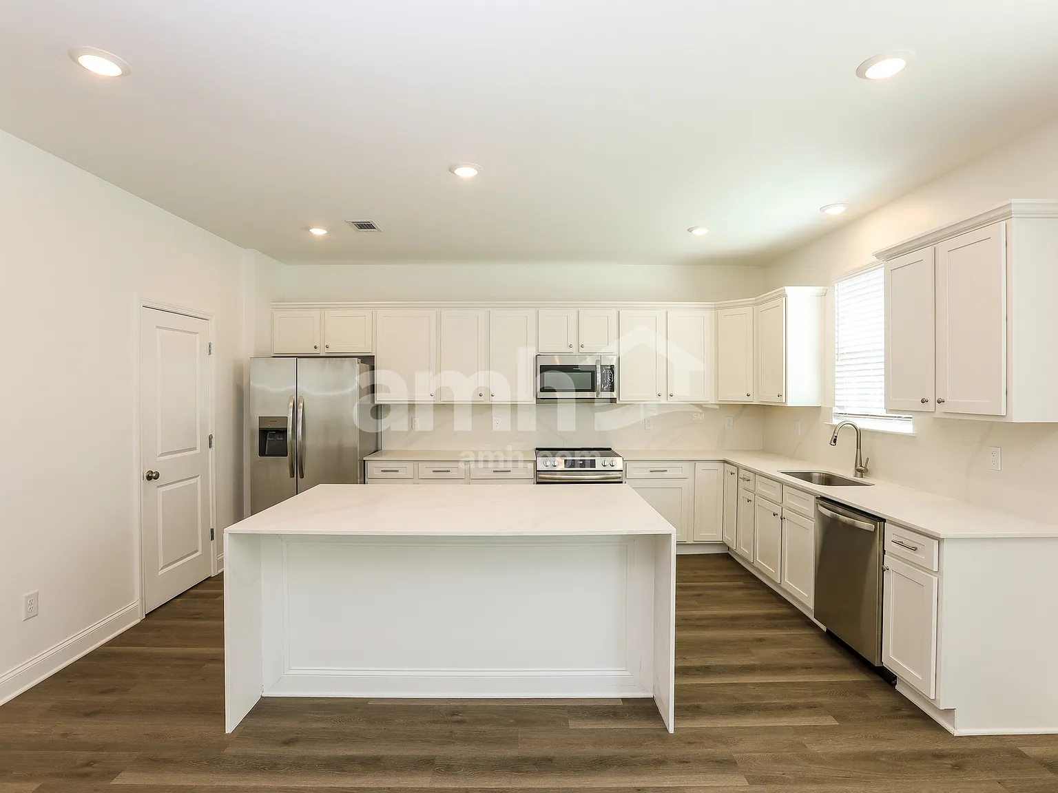 4 bed, 2.5 bath, 2481 sqft, $2,640 — Photo 3