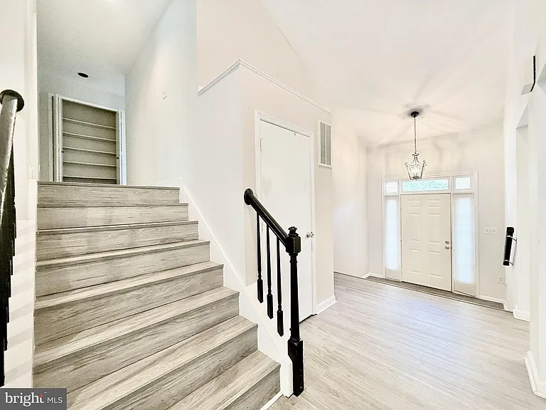 70 Dorothy Ln — Photo 2