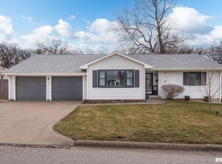 222 Hillcrest Dr, Geneseo, IL 61254