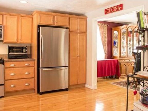 5th image of 64 Sharlene Ln