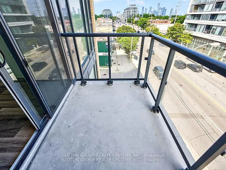 6 Chartwell Rd #402 — Photo 22