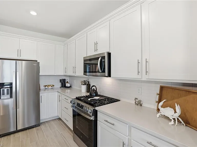 1657 Serena Ave — Photo 12
