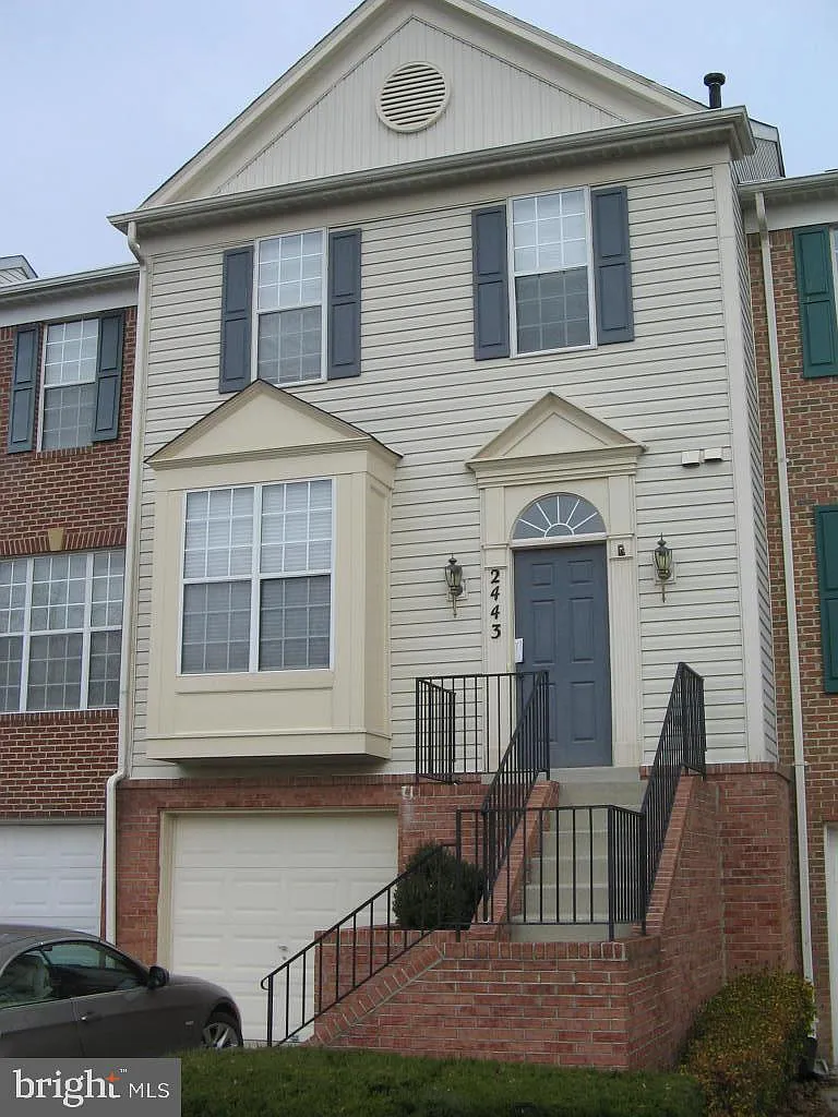 3 bed, 4.0 bath, 2044 sqft, $3,200 — Photo 3