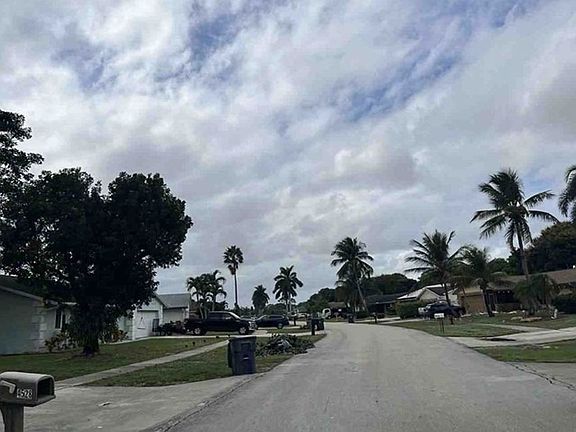 Exterior Neighborhood (street photo)