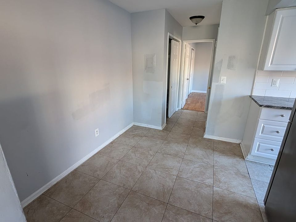 2nd image of 121 21st St #4