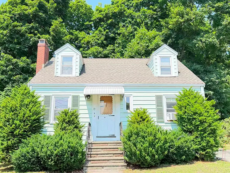 19 Edward Rd — Photo 1
