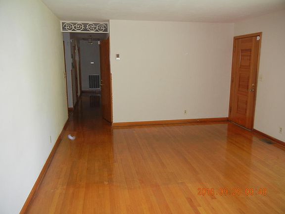 3rd image of 3404 Amber Ave