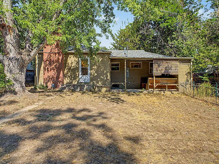 1230 S Grape St — Photo 31