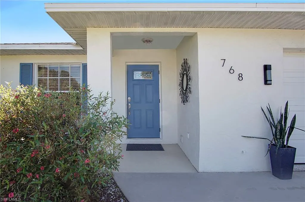 3 bed, 2.0 bath, 1735 sqft, $11,500 — Photo 2