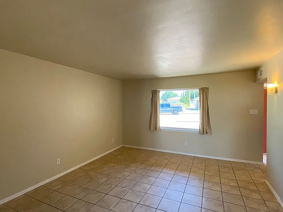 4th image of 2120 Lynch Dr