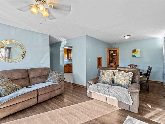 5th image of 527 Suffolk Dr