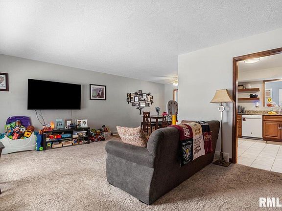 4th image of 631 Hackberry Rd