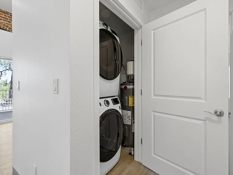 533 W Gurley St #1 — Photo 13