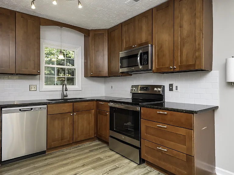 5 Cooperfield Ave — Photo 8