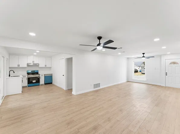 1326 Kingston Dr, Lewisville, TX 75067