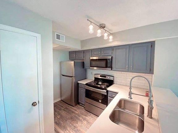 5th image of 3402 Country Club Dr W APT 252E
