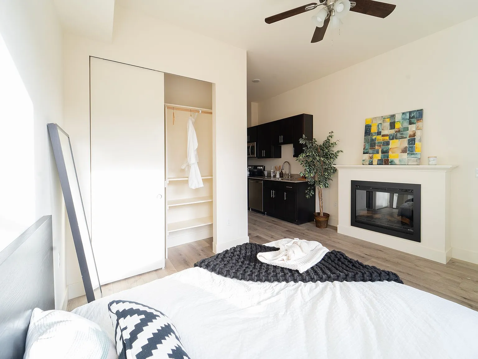 Capitol Hill Apartments — Photo 2
