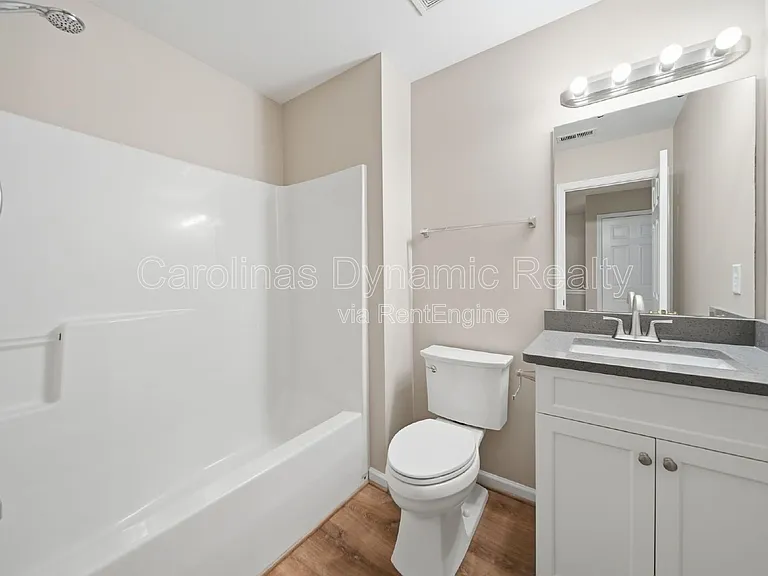 1526 Royal Auburn Ave — Photo 26