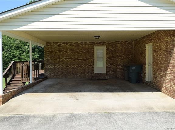 4th image of 2521 Twin Ave