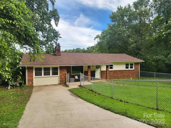 1309 Winfield Pl SW, Lenoir, NC 28645