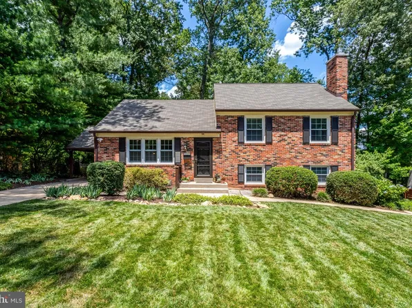 8916 Moreland Ln, Annandale, VA 22003