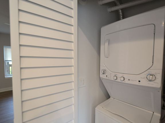 2nd image of 3356 W Montrose Ave #3358-3