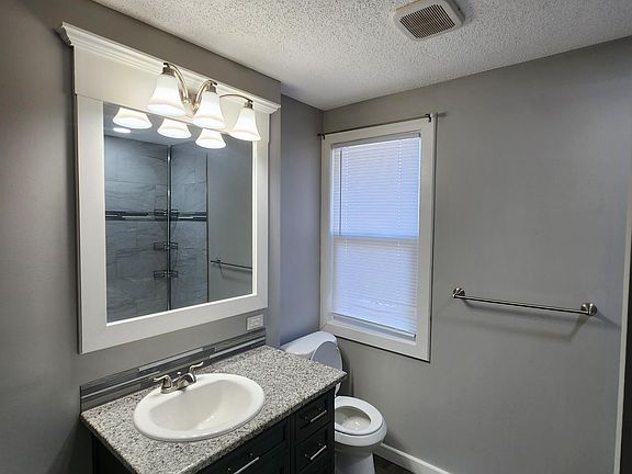 5th image of 2211 S Hawthorne Ave