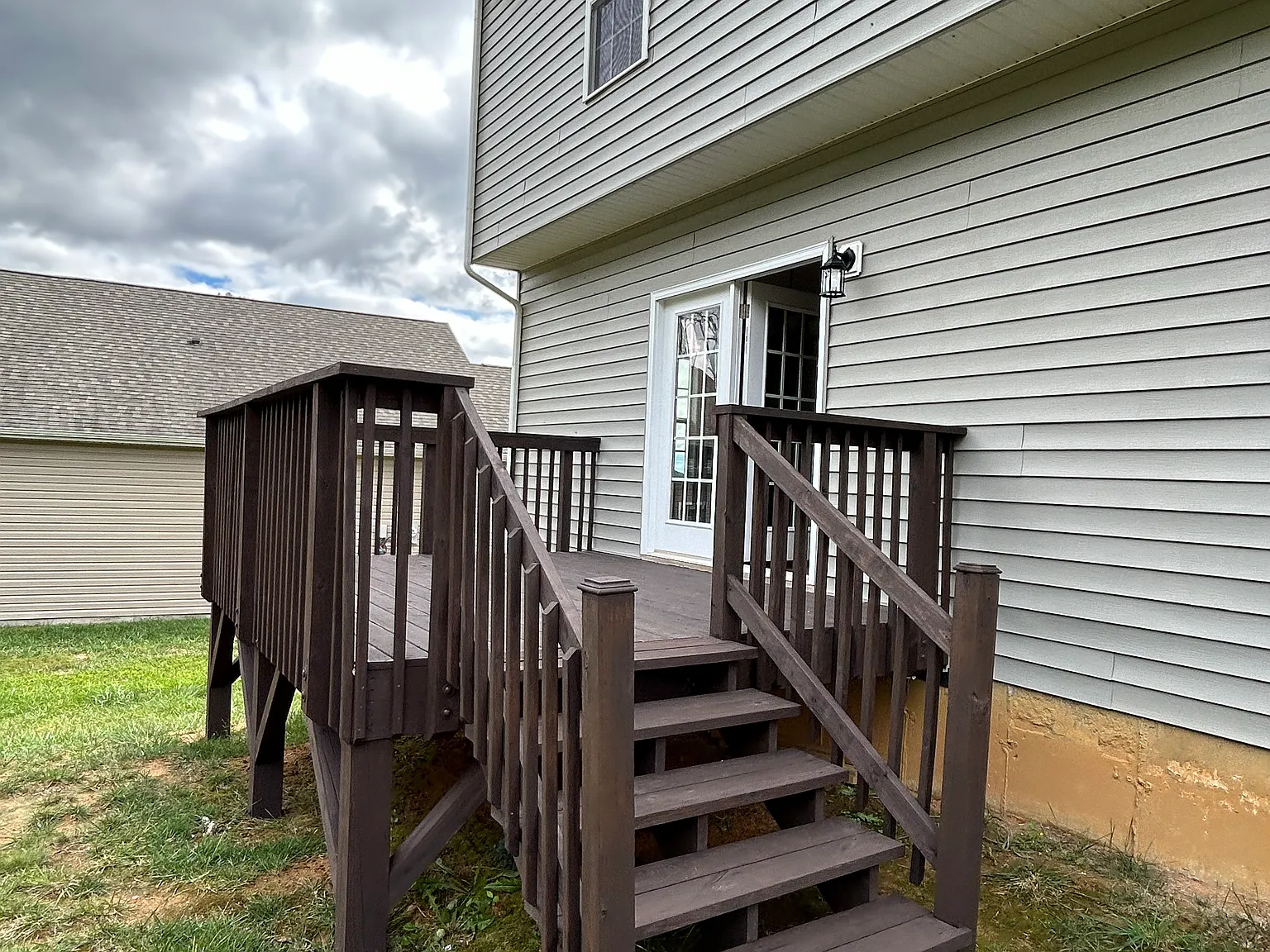 2049 Lawson Ln — Photo 4