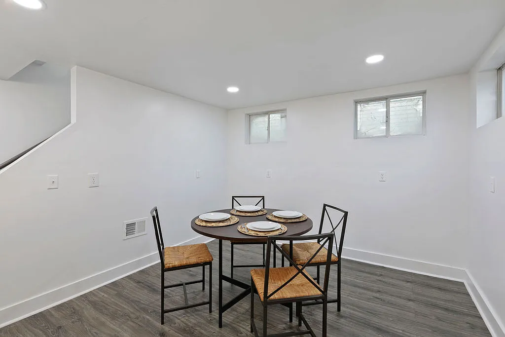 1 bed, 896 sqft, $1,200 — Photo 4