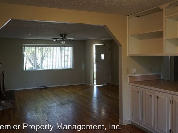 4th image of 209 SE 104th Ave