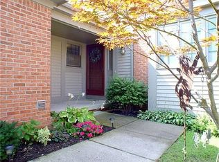1033 Pinewood Ct, Brighton, MI