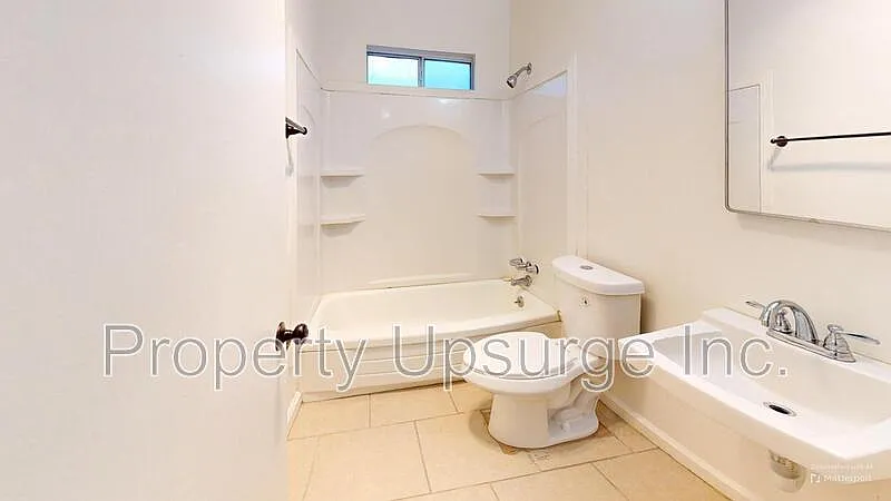 1 bed, 1.0 bath, $1,095 — Photo 2