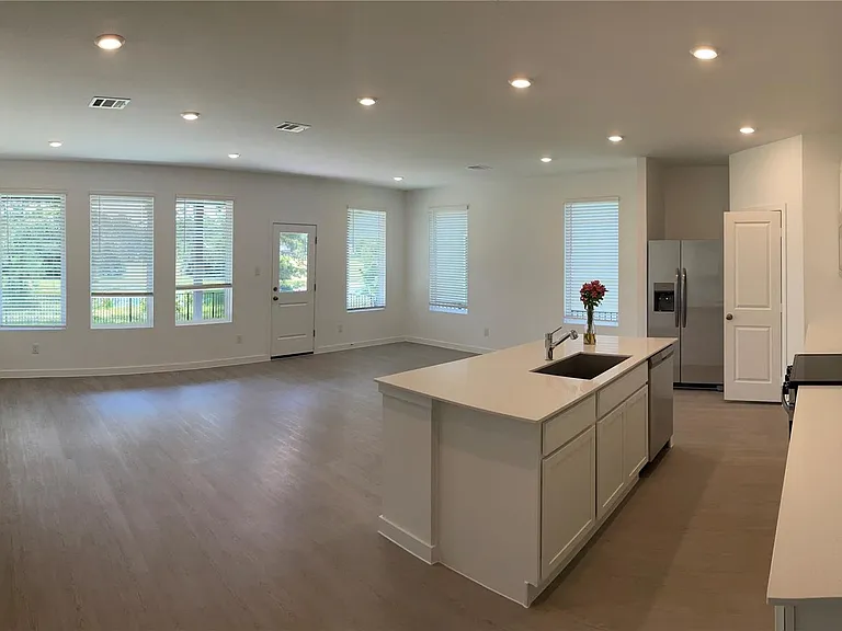 545 Shoreview Dr — Photo 6