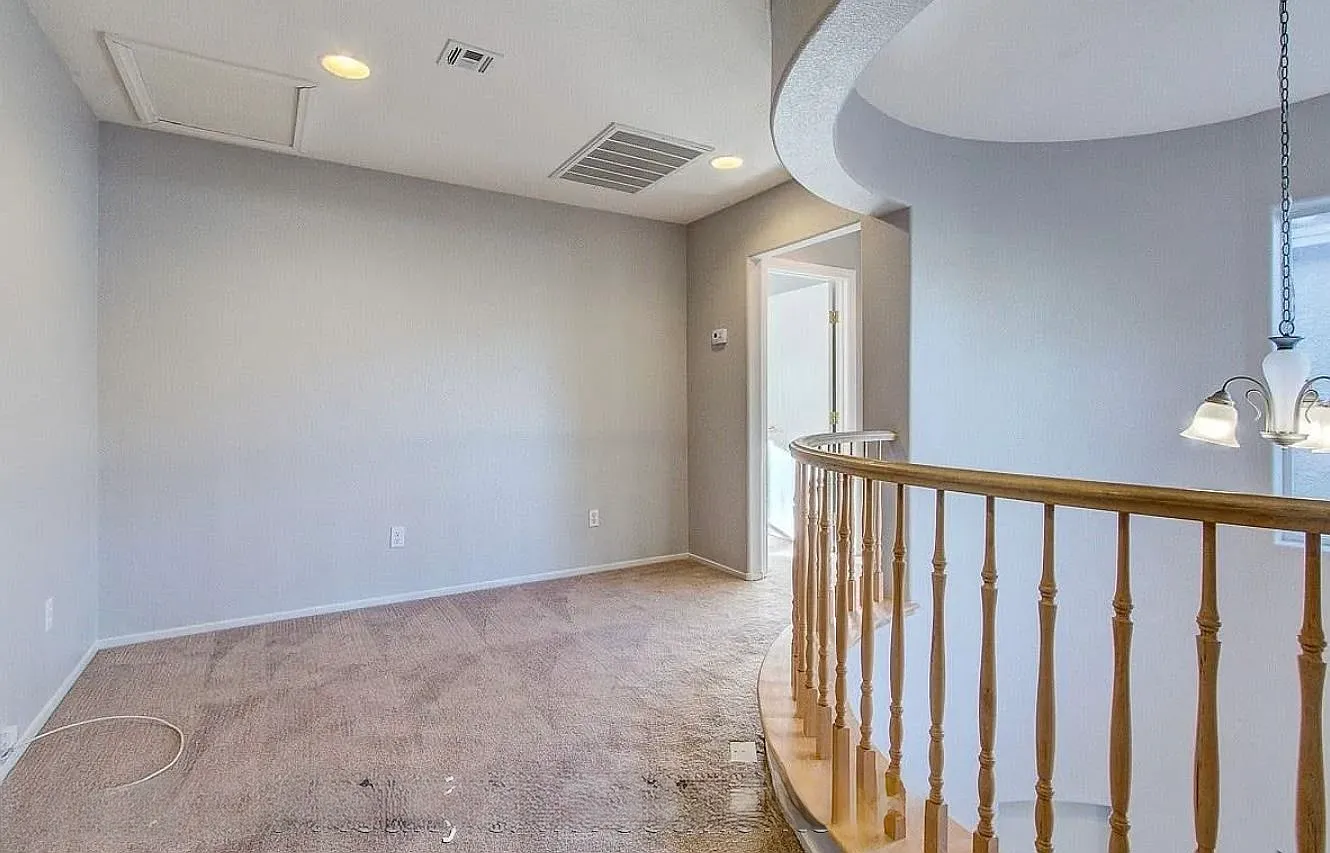 3 bed, 2.5 bath, 1949 sqft, $1,995 — Photo 4