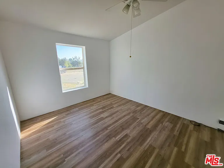25120 Charina Ln — Photo 6