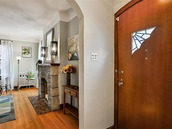 3rd image of 7315 Shaftesbury Ave