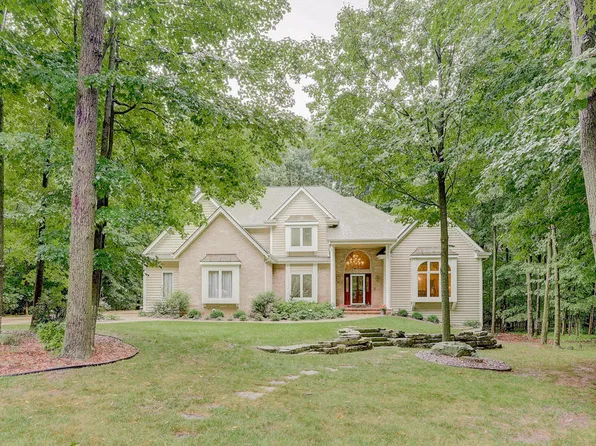 11960 W Whitaker Ave, Greenfield, WI 53228