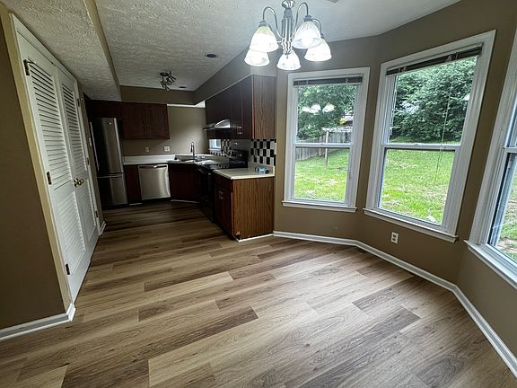 3rd image of 1529 Clear Brook Dr