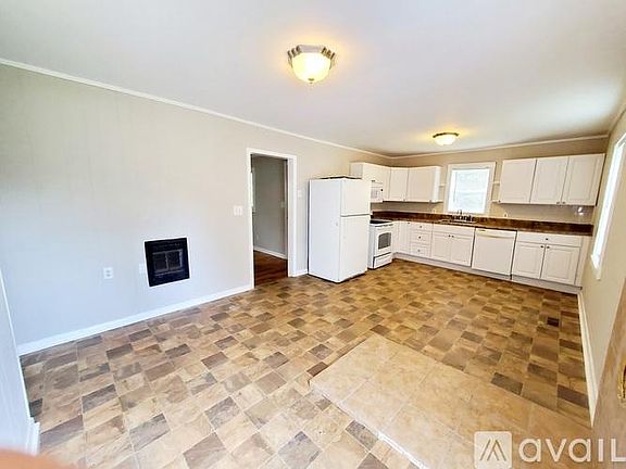 2nd image of 156 Dudley Ln #B