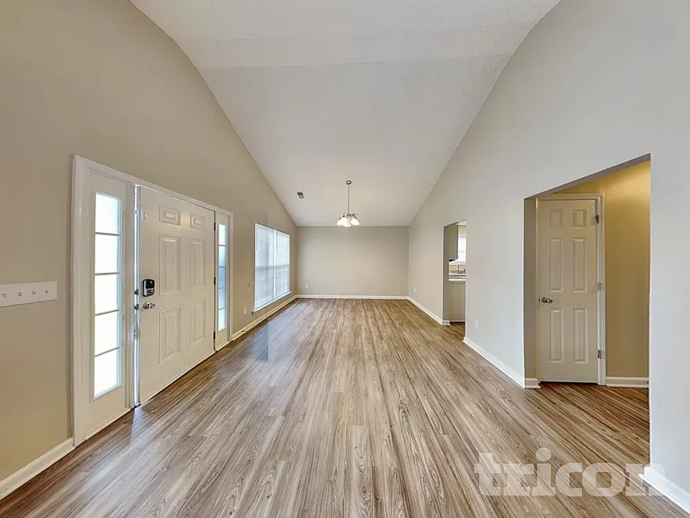 524 Chisolm Way — Photo 2