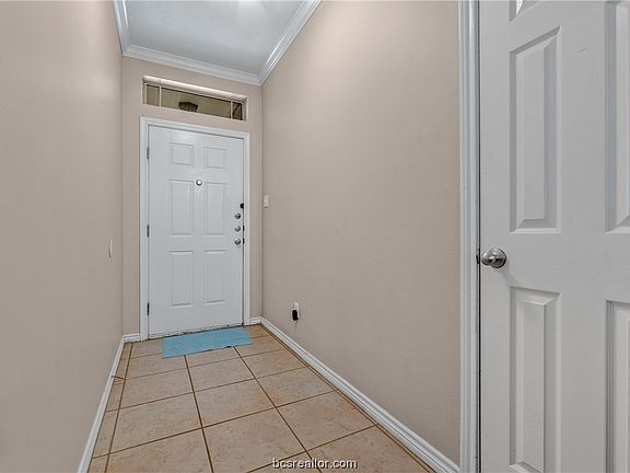 4th image of 922 Crystal Dove Ave
