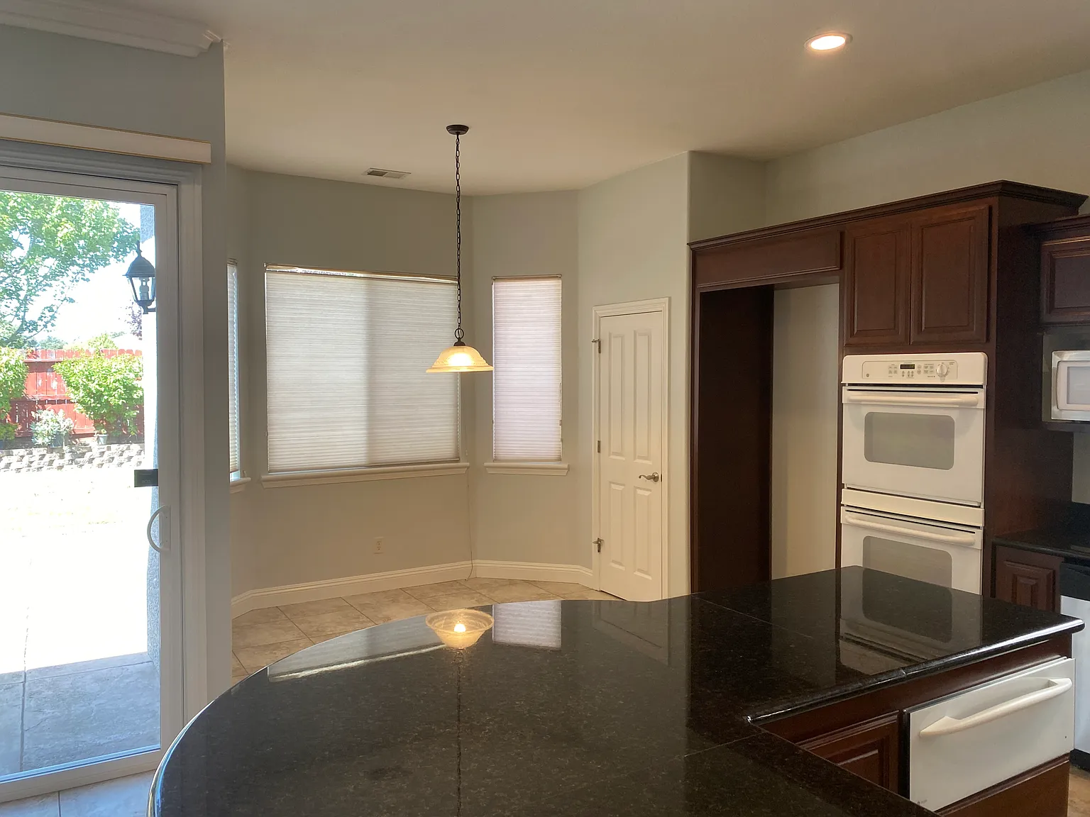 4 bed, 2455 sqft, $3,200 — Photo 2